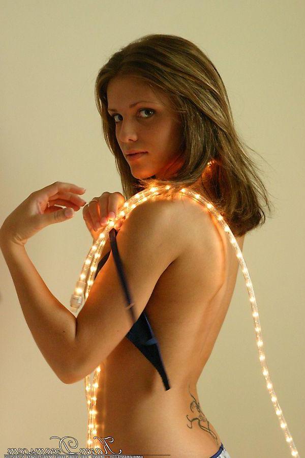 20P Pictures of teen Karen Dreams naked with some lights
