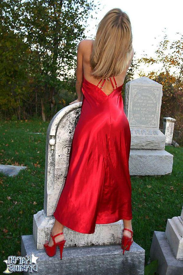 20P Pictures of teen babe Karen Dreams getting kinky in a grave yard