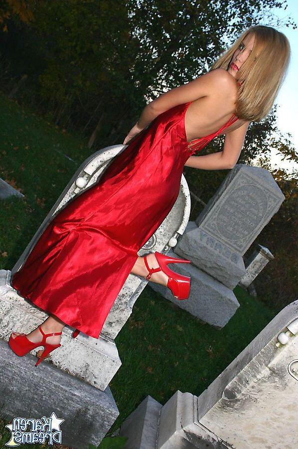 20P Pictures of teen babe Karen Dreams getting kinky in a grave yard