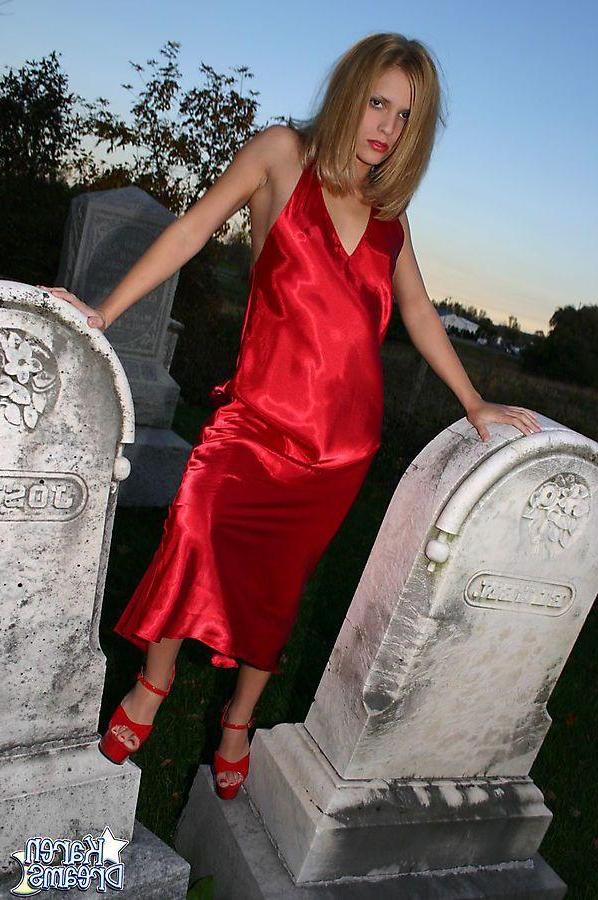 20P Pictures of teen babe Karen Dreams getting kinky in a grave yard