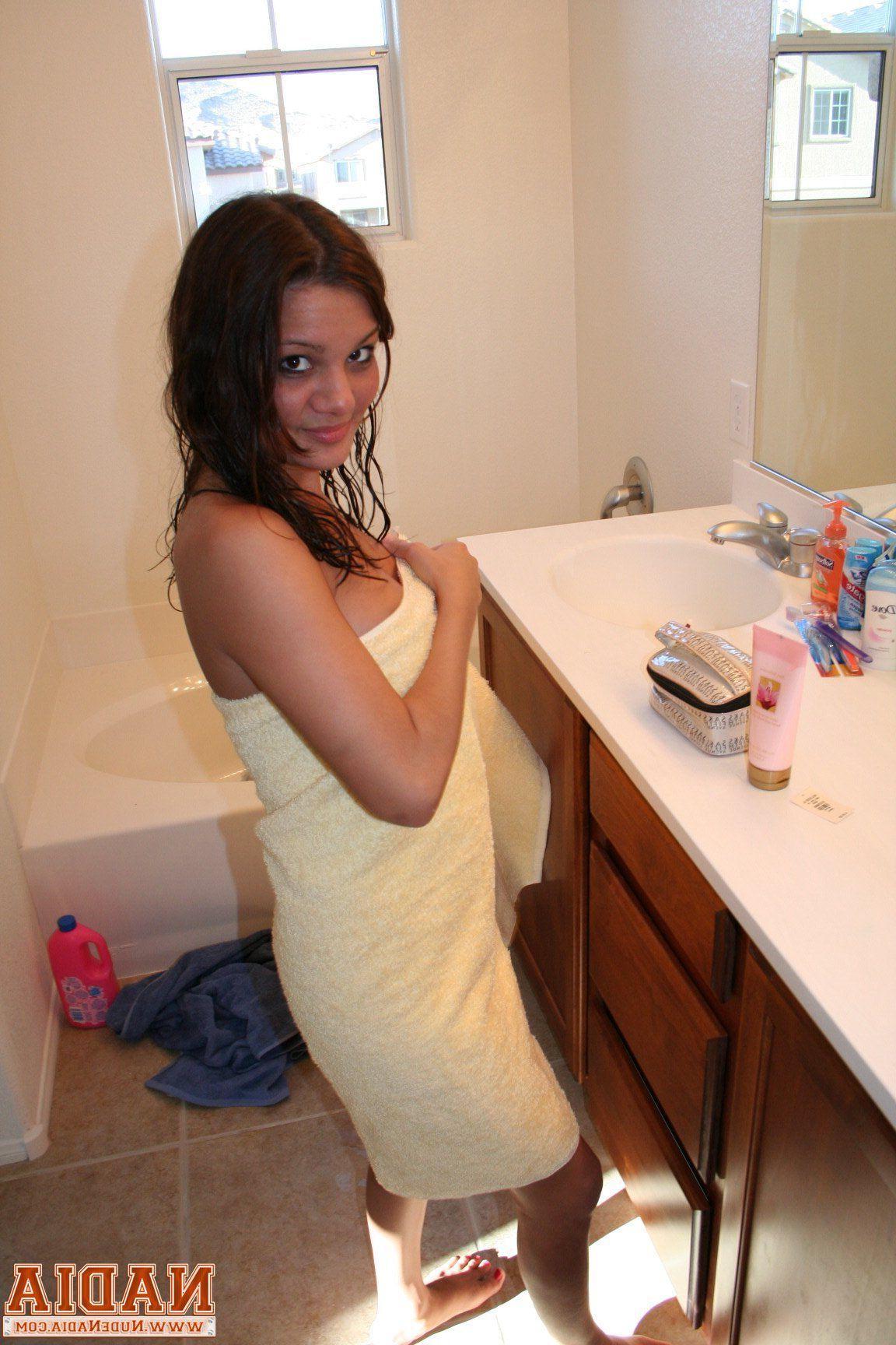 15P Pictures of teen chick Nude Nadia all hot and wet for you