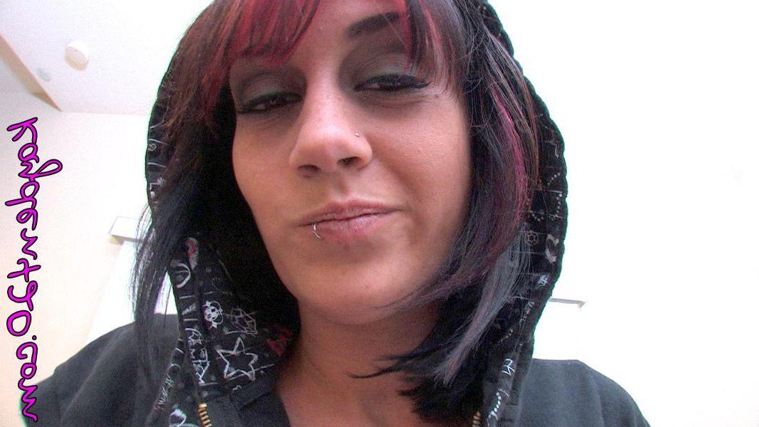 16P Pictures of teen girl Kayden 420 stripping just for you