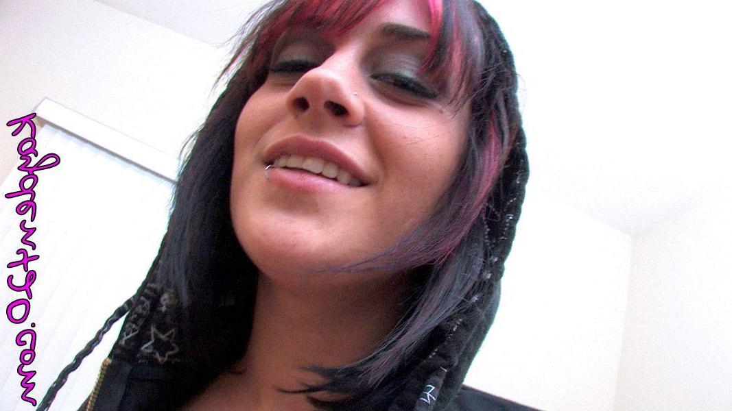 16P Pictures of teen girl Kayden 420 stripping just for you