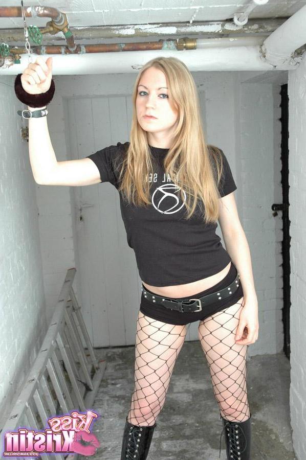 20P Pictures of Kiss Kristin exploring her bondage fetish