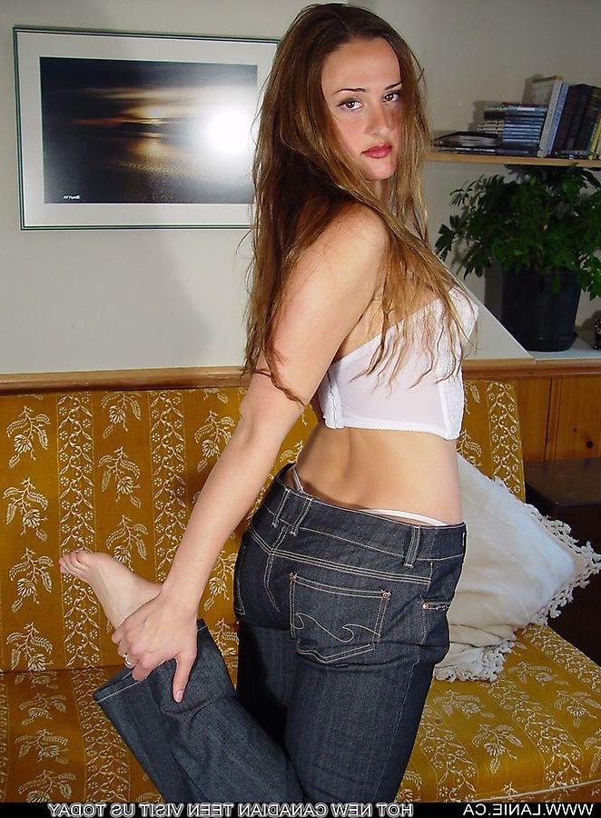 20P Pictures of teen Lanie.ca stripping to her underwear