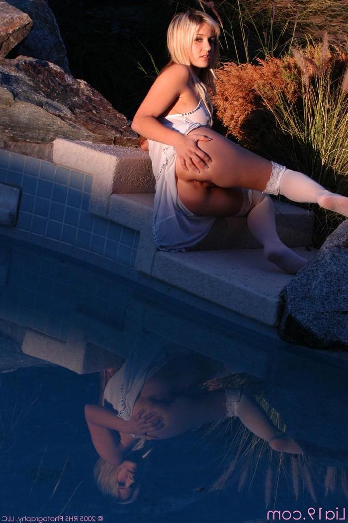 20P Pictures of teen star Lia 19 flashing you outside