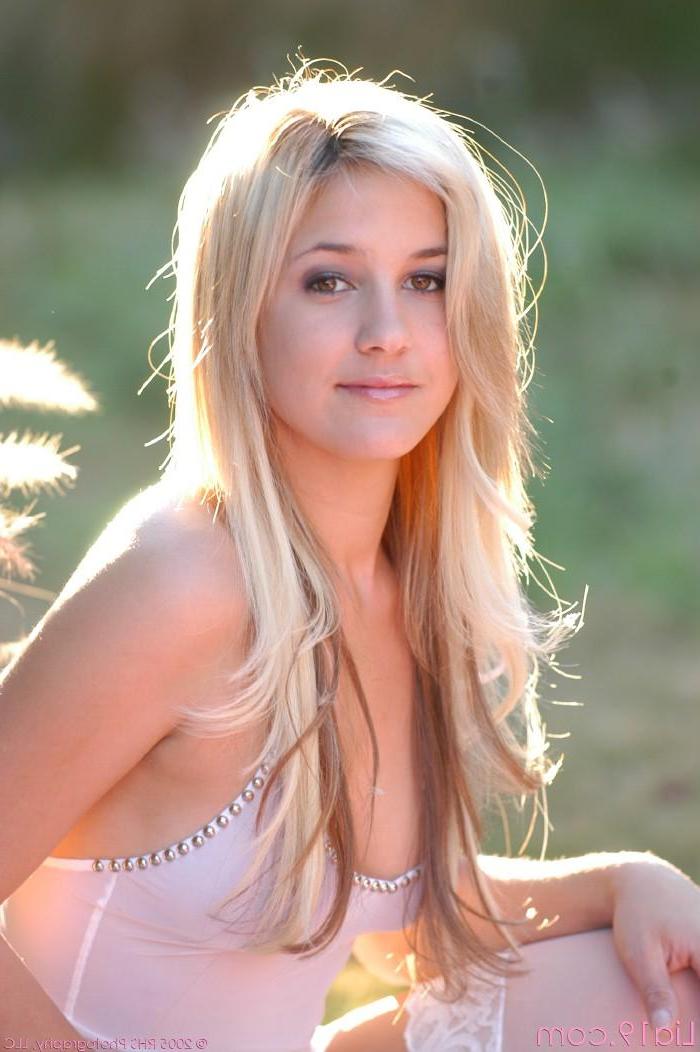 20P Pictures of teen star Lia 19 flashing you outside