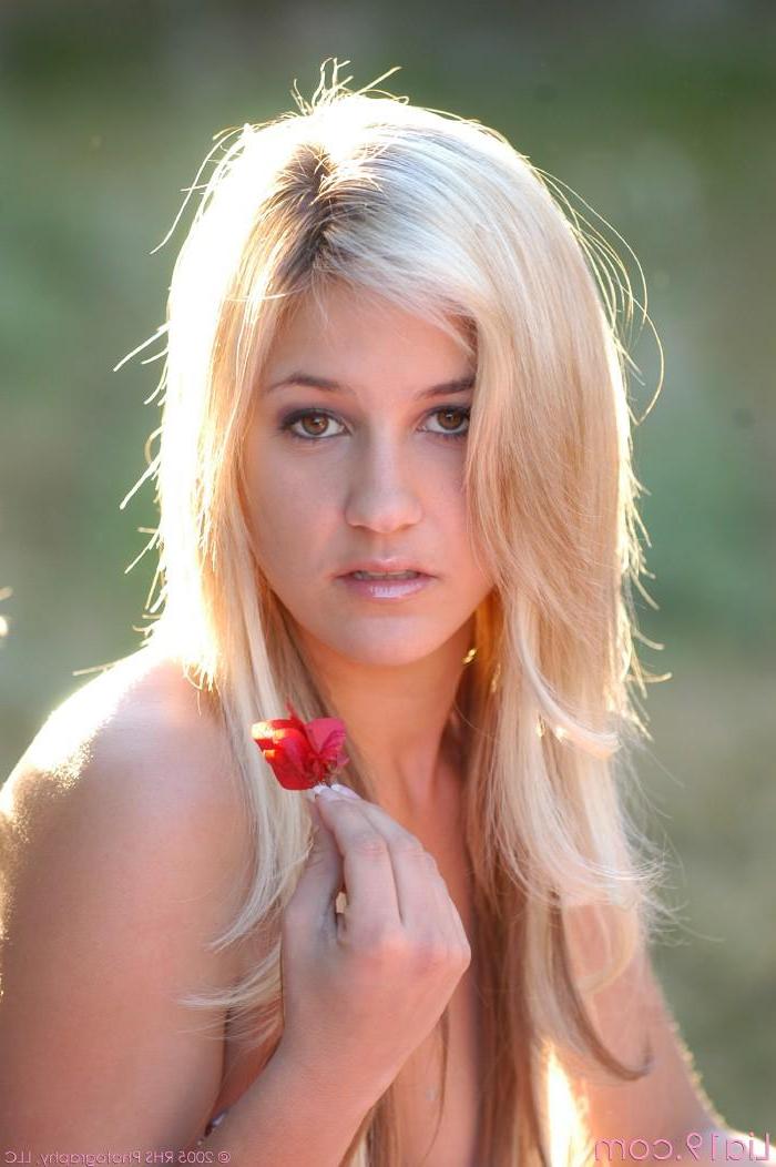 20P Pictures of teen star Lia 19 flashing you outside