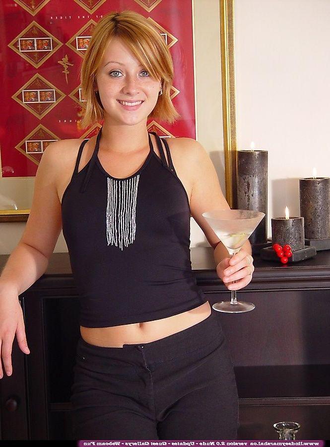 20P Pictures of teen cutie Lindsey Marshal getting naked to get you off