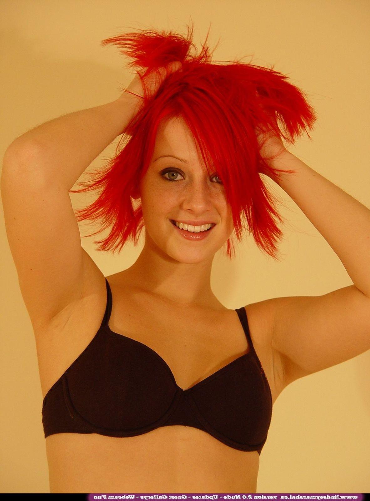 20P Pictures of teen girl Lindsey Marshal getting naked in bed