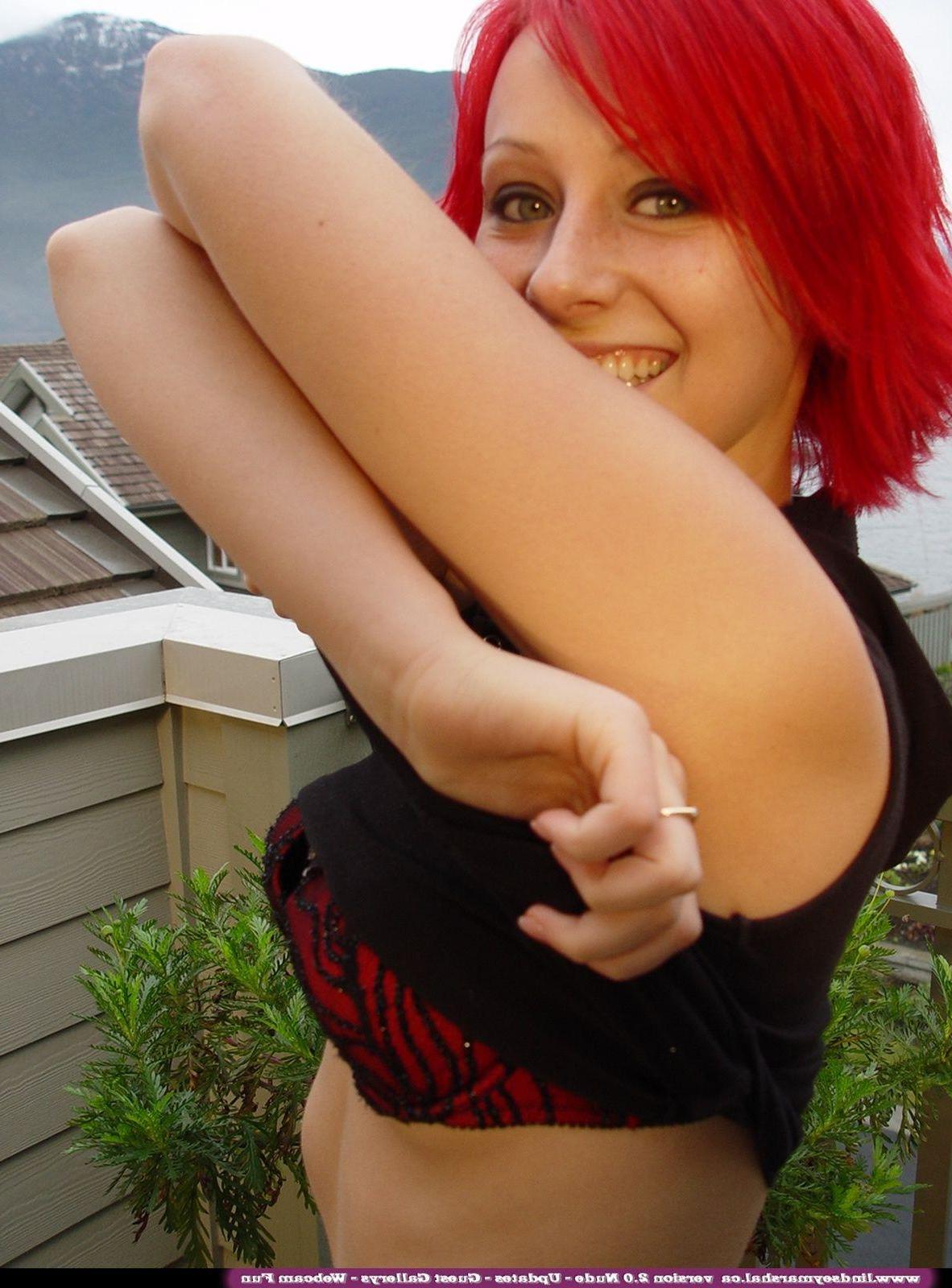 20P Pictures of teen Lindsey Marshal taking her clothes off outside