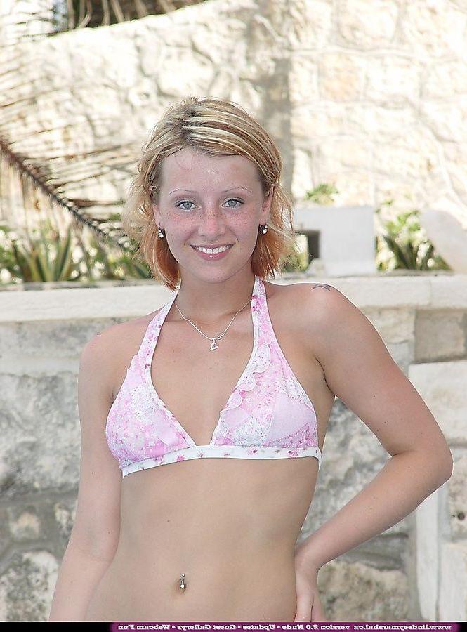20P Pictures of teen Lindsey Marshal going for a nude swim