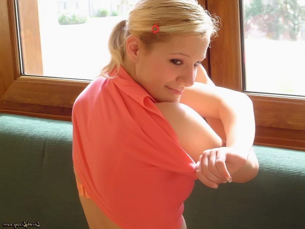 20P Pictures of teen babe Lovely Lizzy teasing with her hot body