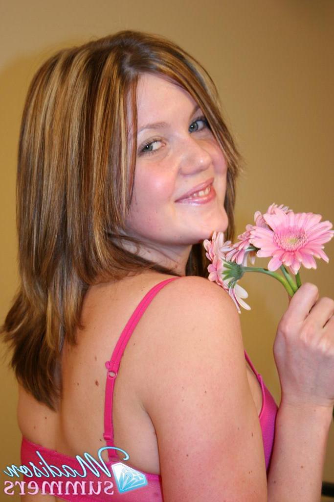 18P Pictures of teen model Madison Summers teasing in her underwear
