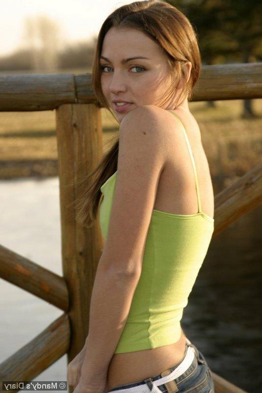 20P Pictures of teen cutie Mandy's Diary exposing herself outside