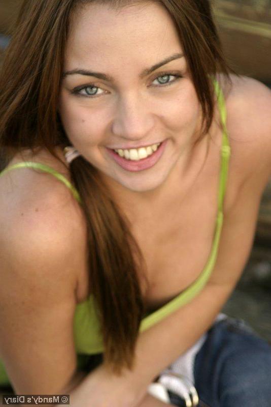 20P Pictures of teen cutie Mandy's Diary exposing herself outside