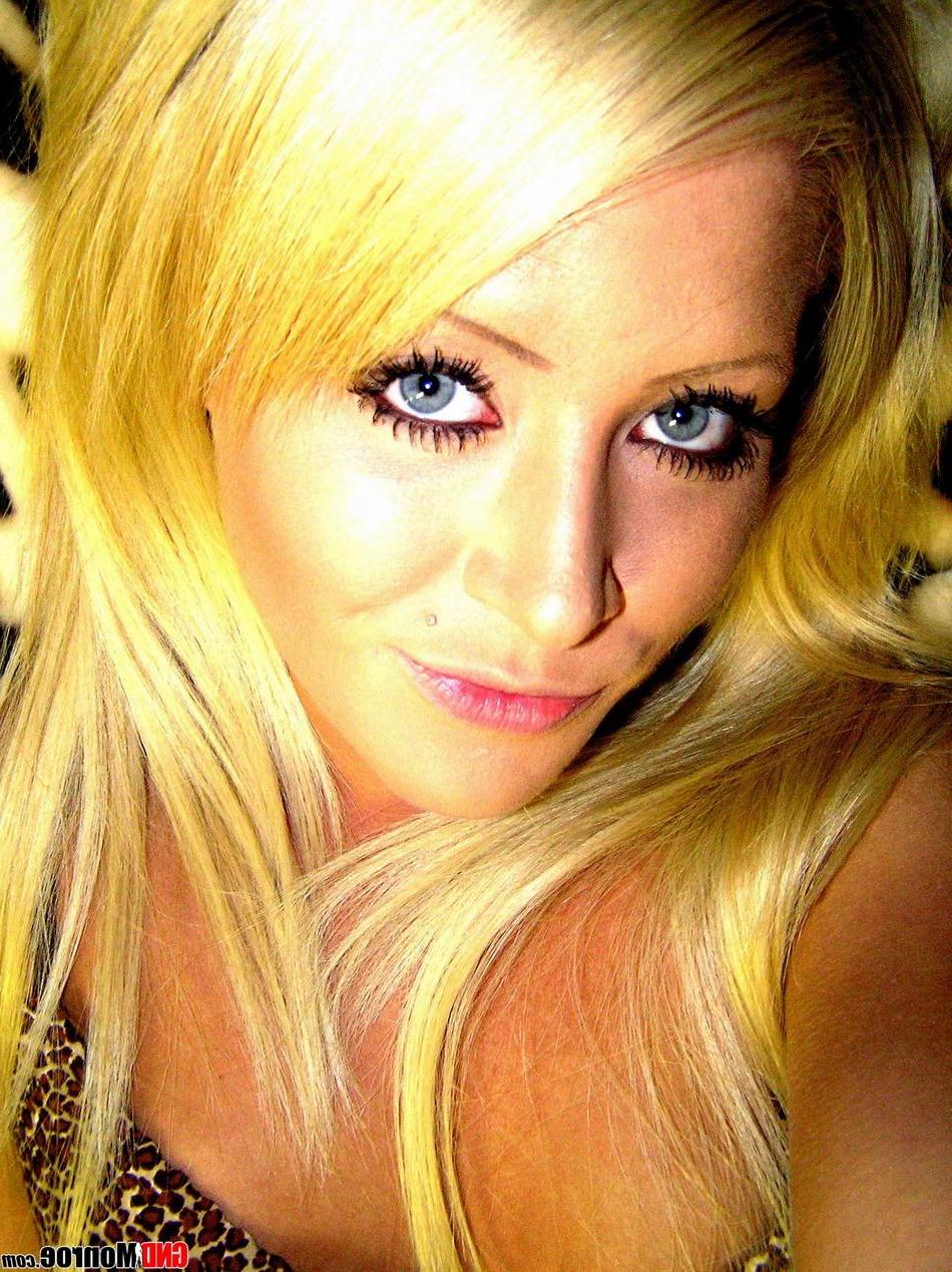 16P Pictures of teen girl GND Monroe showing off her hot body