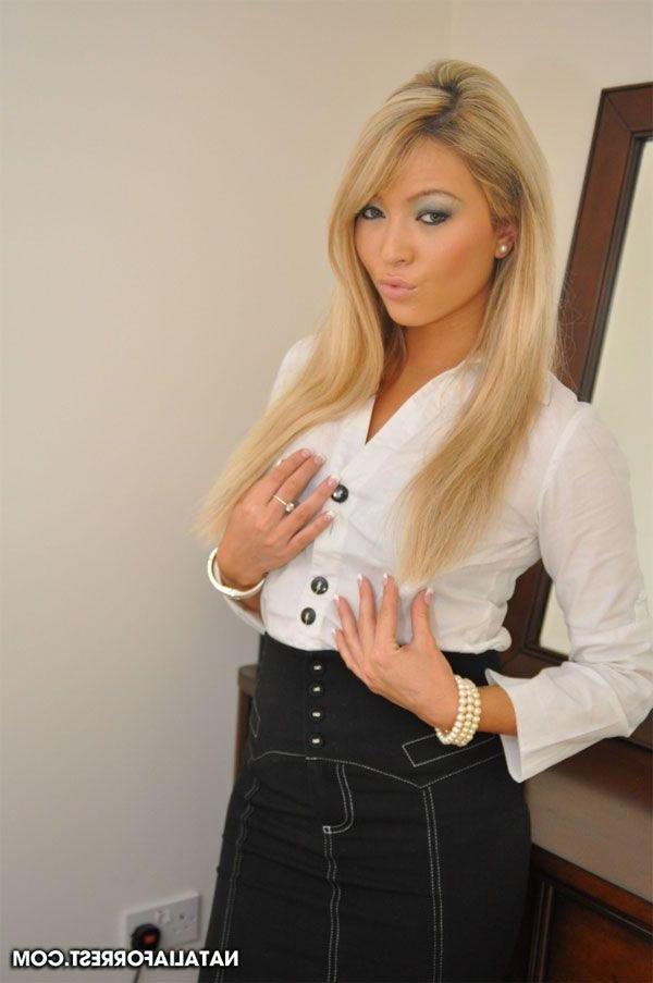 15P Pictures of teen hottie Natalia Forrest getting naughty in the bedroom