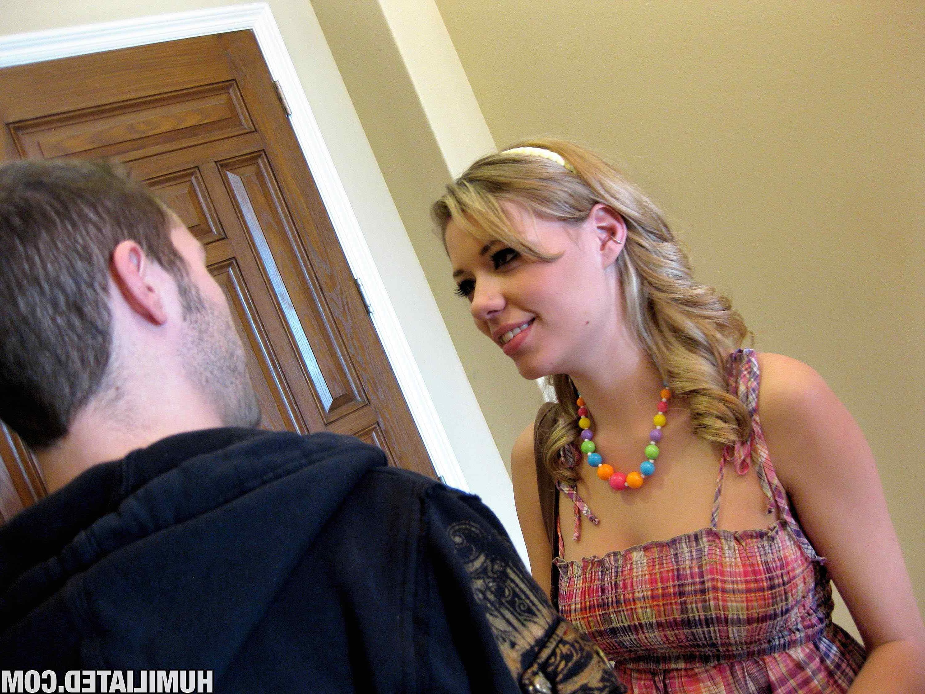 16P Nicole Ray is convinced by her boyfriend to get into bondage
