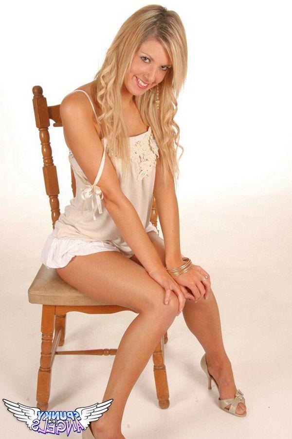 20P Pictures of a hot blonde teen naked and ready for you