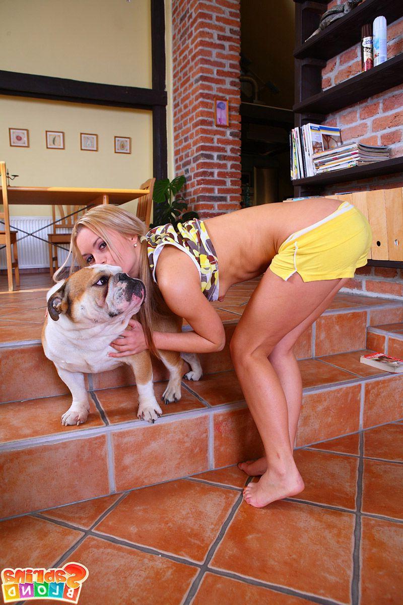 15P Pictures of teen Sabrina Blond showing her sex body