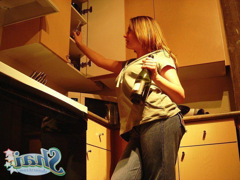 20P Pictures of teen model Shai West getting kinky with the bottle
