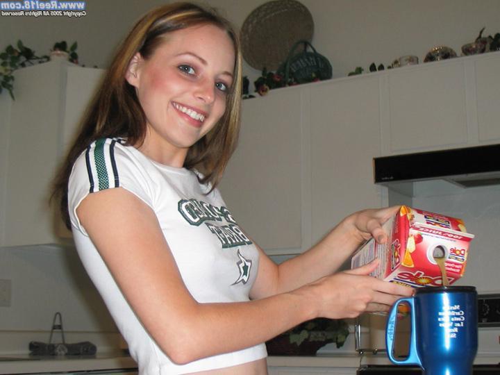 20P Pictures of amateur teen girl Tabetha sucking on ice
