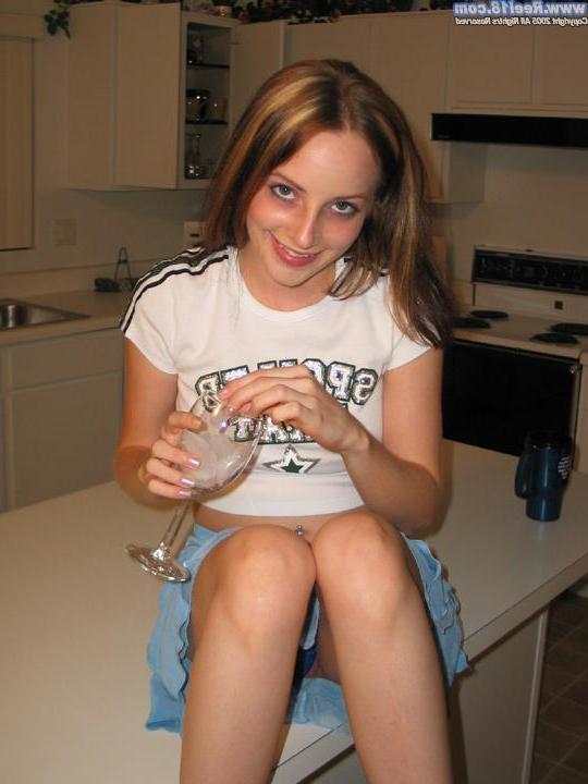 20P Pictures of amateur teen girl Tabetha sucking on ice