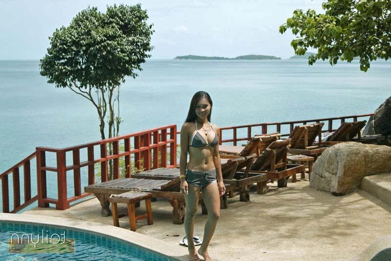 20P Pictures of teen chick Tailynn getting all wet