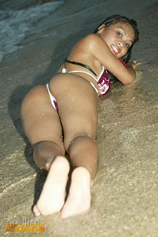 20P Pictures of teen amateur Tailynn teasing in a bikini