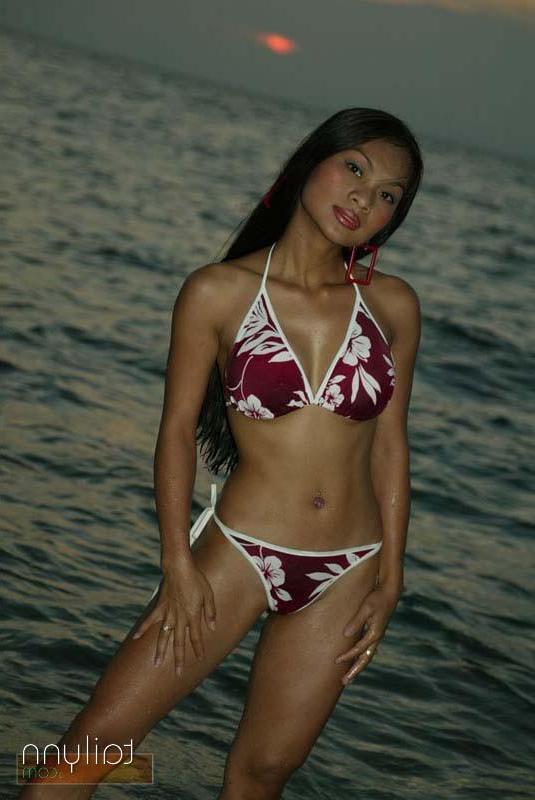 20P Pictures of teen amateur Tailynn teasing in a bikini