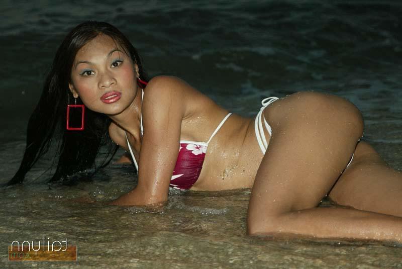20P Pictures of teen amateur Tailynn teasing in a bikini