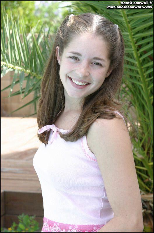 20P Pictures of teen girl Tawnee Stone showing her pink panties