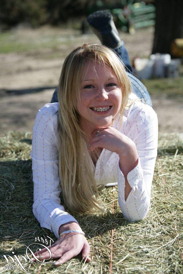 15P Pictures of Teen Deja stripping to her panties outside
