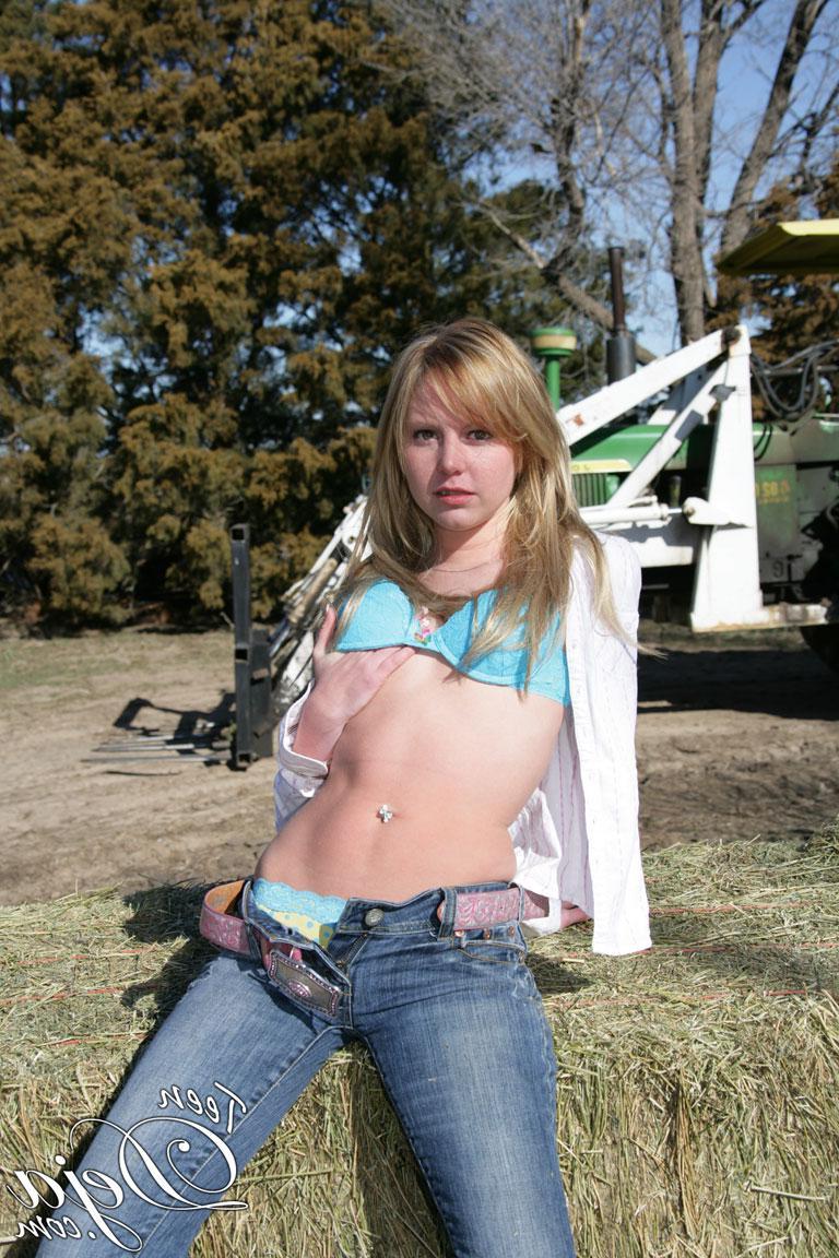 15P Pictures of Teen Deja stripping to her panties outside