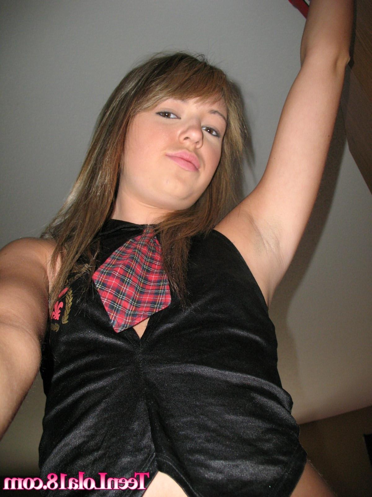 19P Pictures of Teen Lola 18 shooting her private parts with a camera