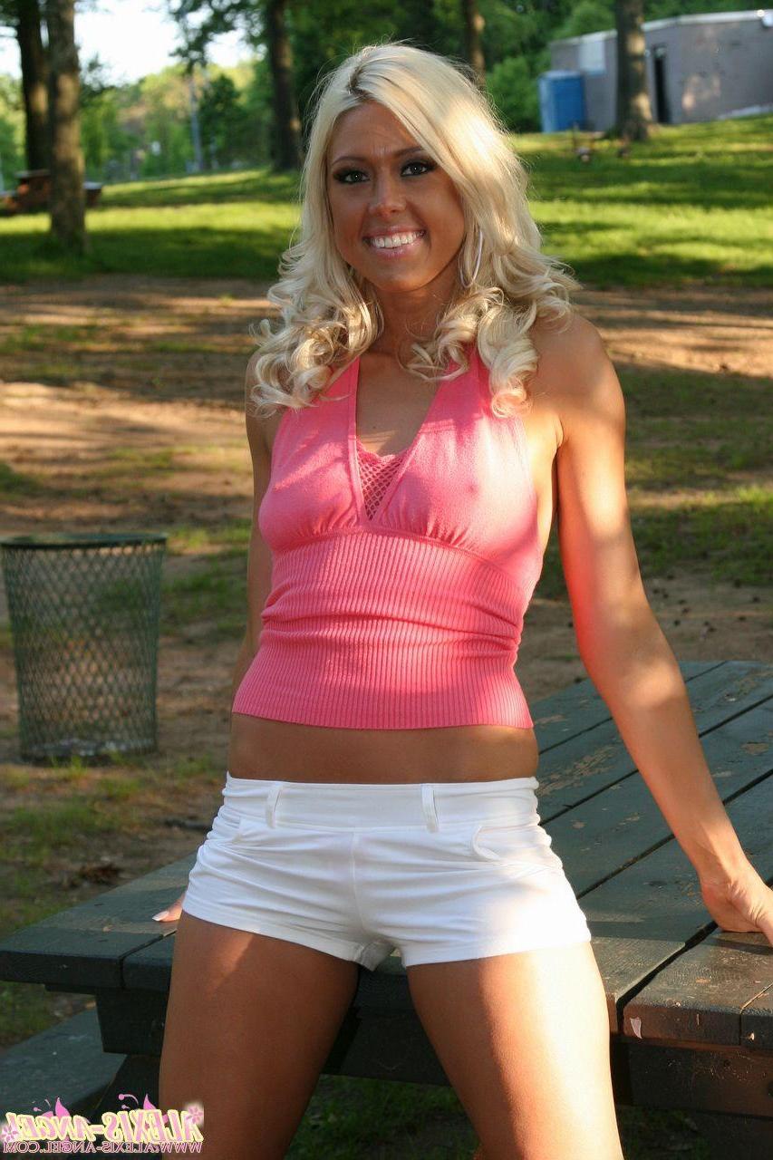 16P Pictures of teen girl Alexis Angel teasing in the park