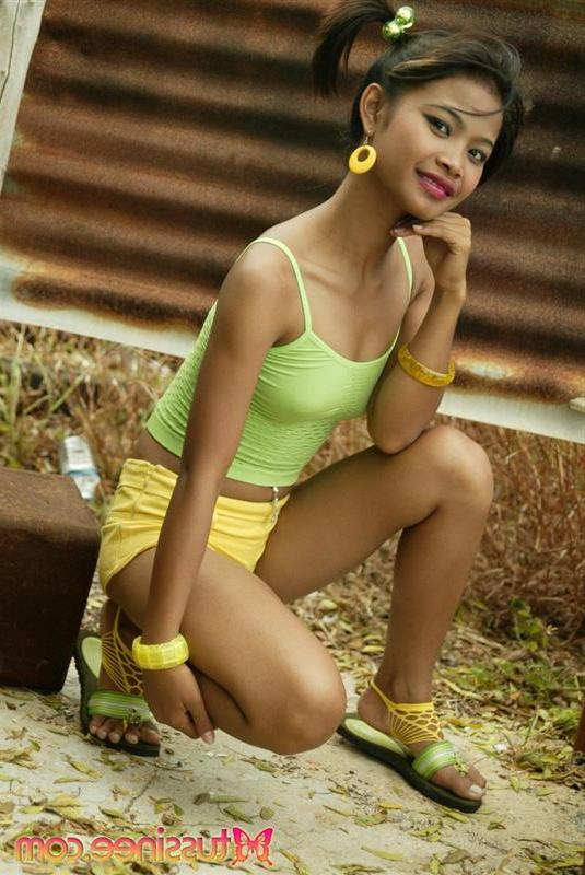 20P Pictures of teen star Tussinee Teen teasing with her cute body