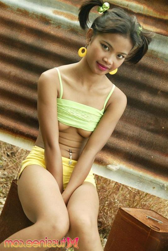 20P Pictures of teen star Tussinee Teen teasing with her cute body