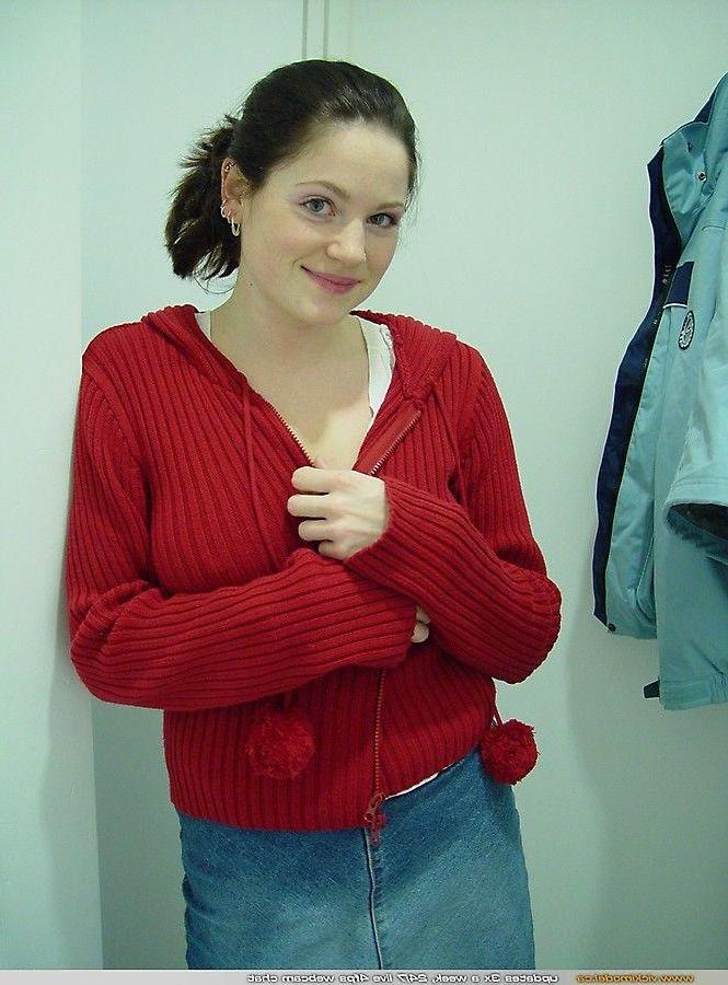 20P Pictures of teen Vicki Model giving you a nonnude tease