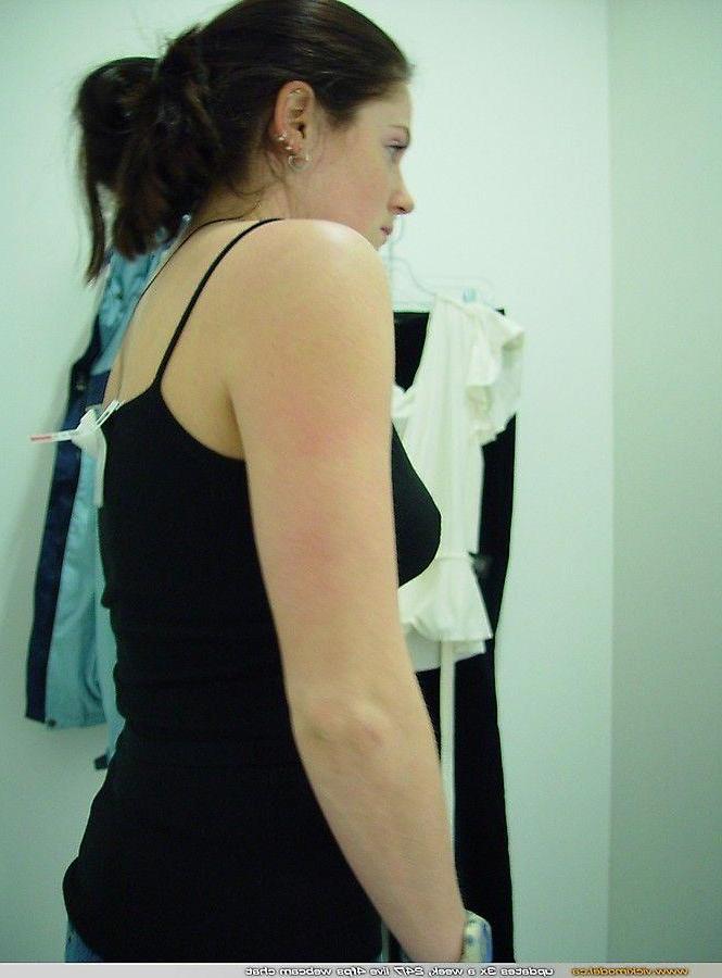 20P Pictures of teen Vicki Model giving you a nonnude tease