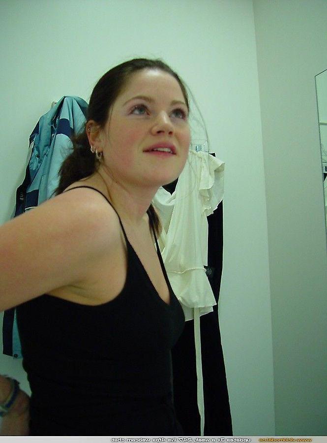 20P Pictures of teen Vicki Model giving you a nonnude tease