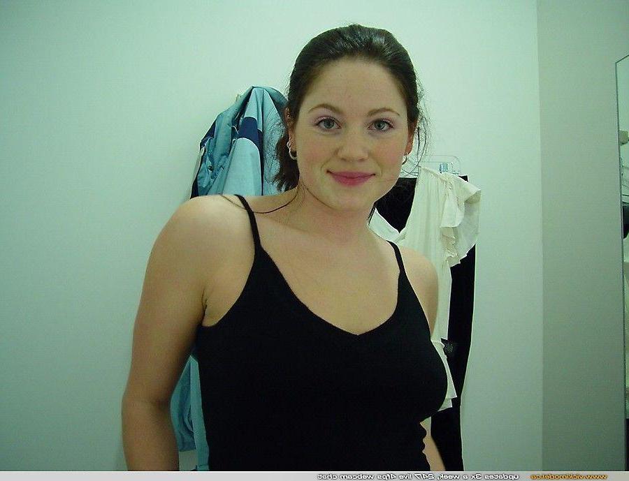 20P Pictures of teen Vicki Model giving you a nonnude tease