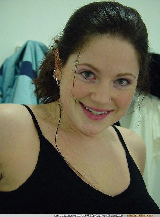 20P Pictures of teen Vicki Model giving you a nonnude tease