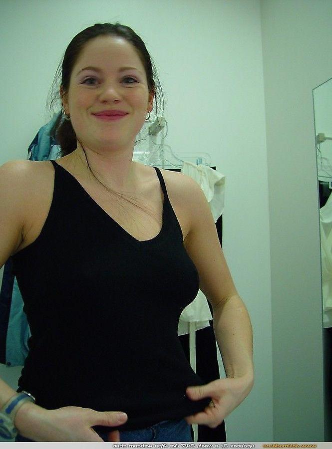 20P Pictures of teen Vicki Model giving you a nonnude tease