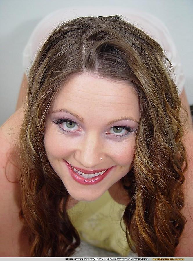 20P Pictures of teen amateur Vicki Model craving sex