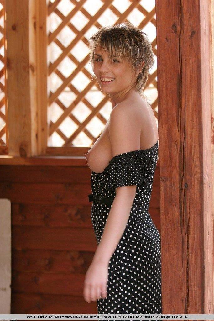 18P Pics of teen hottie Xenia D showing you her tits and pussy