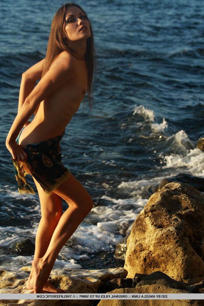 16P Stunning beauty Zizi displays her perfect body outside