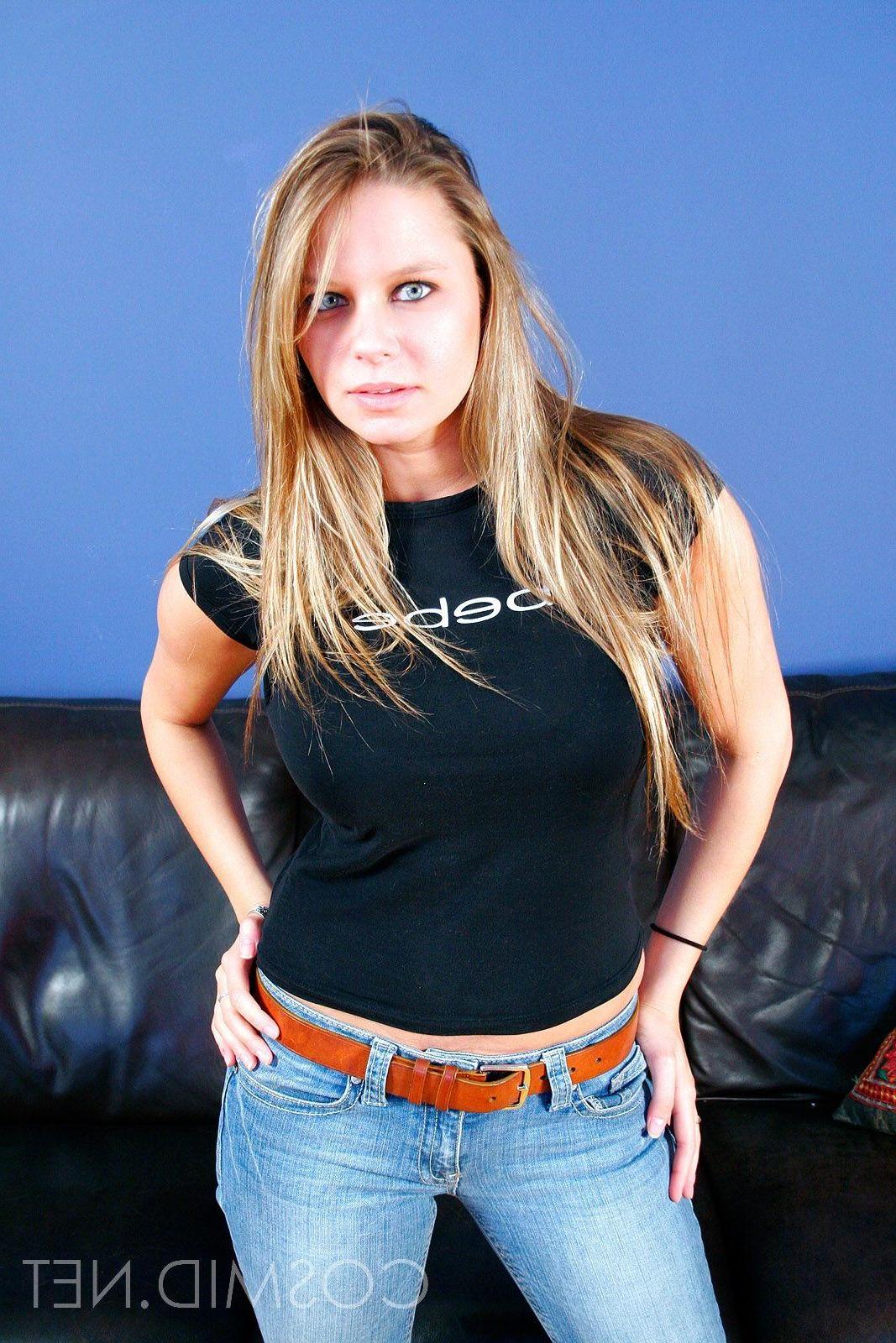 16P Pictures of a blonde amateur naked and ready for you