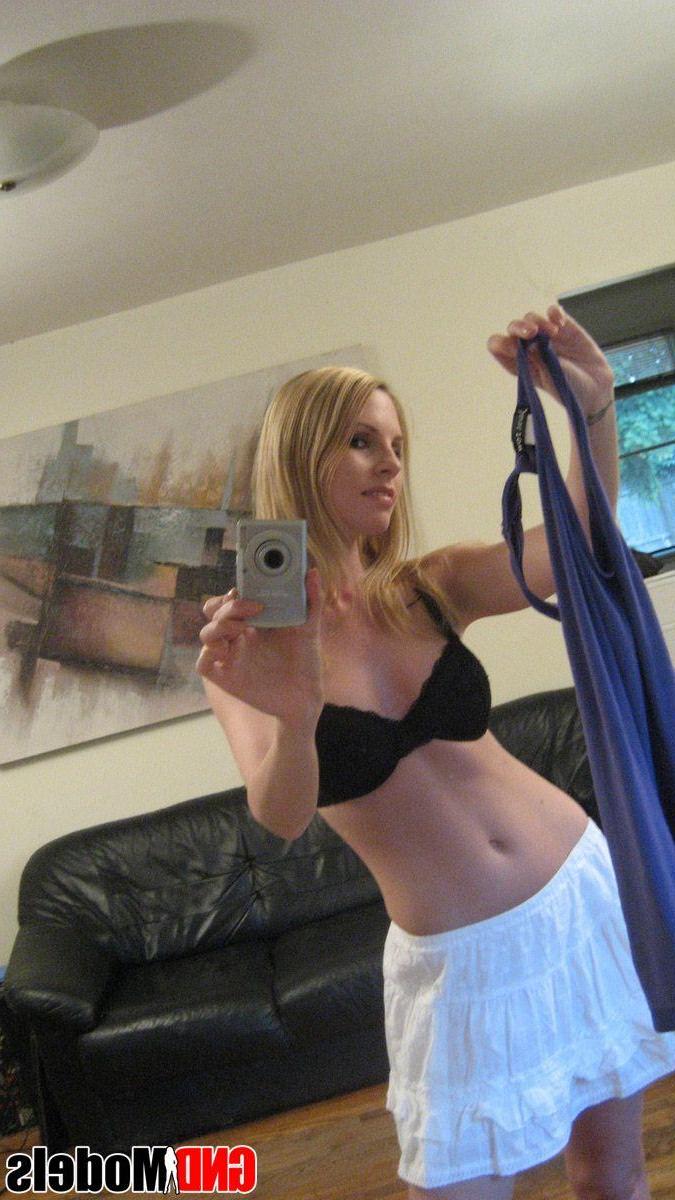 7P Pictures of a hot blonde teen with a camera